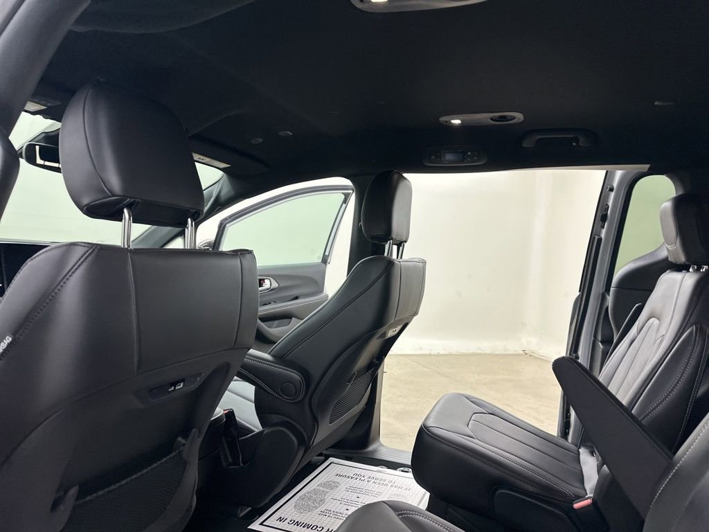New 2026 Chrysler Pacifica Select image 26