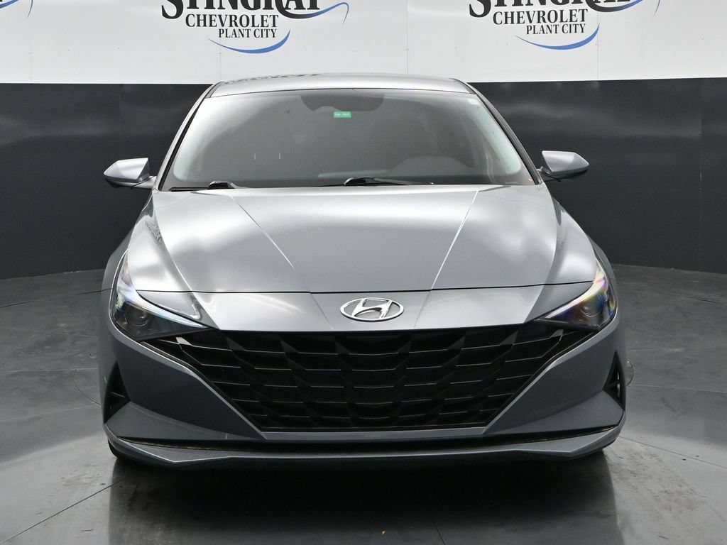 Used 2023 Hyundai Elantra SEL w/ Preferred Accessory Package FWD image 2