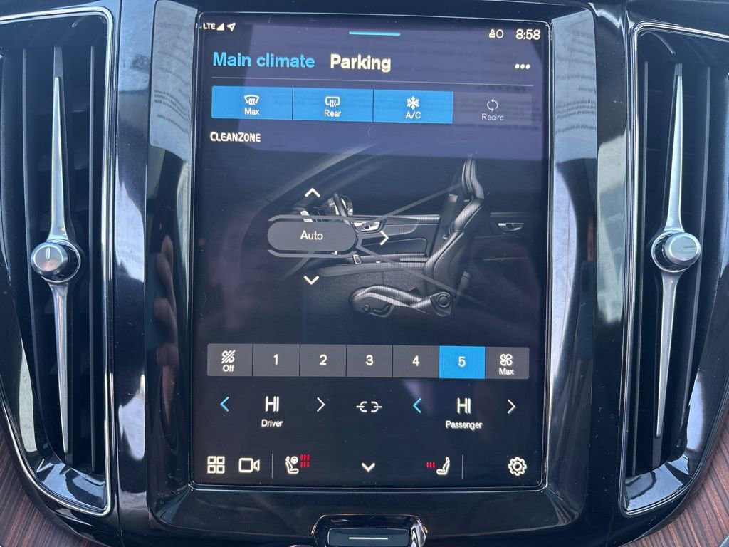 Certified 2024 Volvo XC60 T8 Ultimate w/ Protection Package Premier image 29