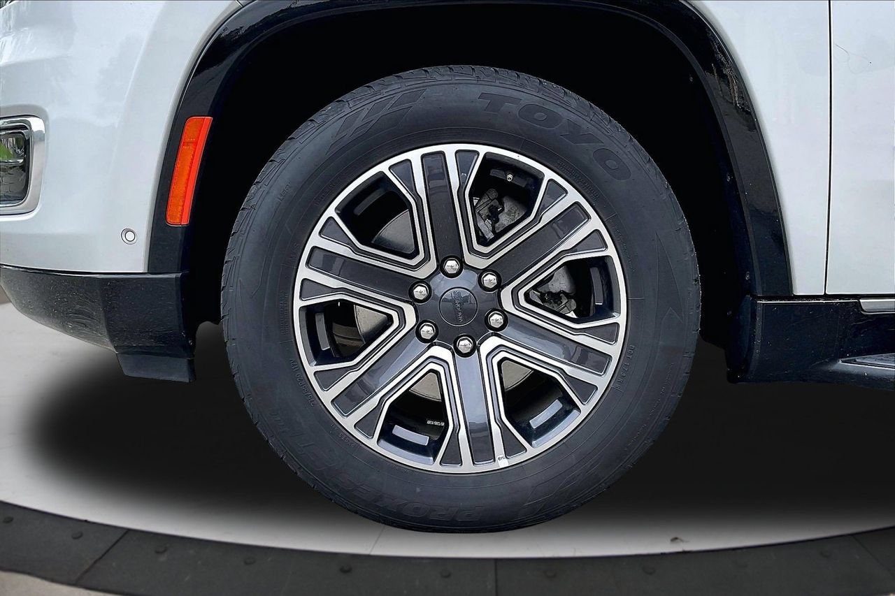 Certified 2024 Jeep Wagoneer L Series II w/ Flexible Seating Group AWD/4WD image 35