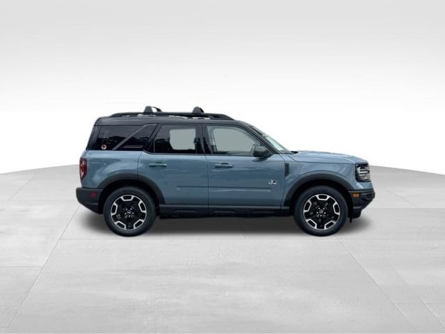Used 2022 Ford Bronco Sport Outer Banks w/ Tech Package AWD/4WD image 2