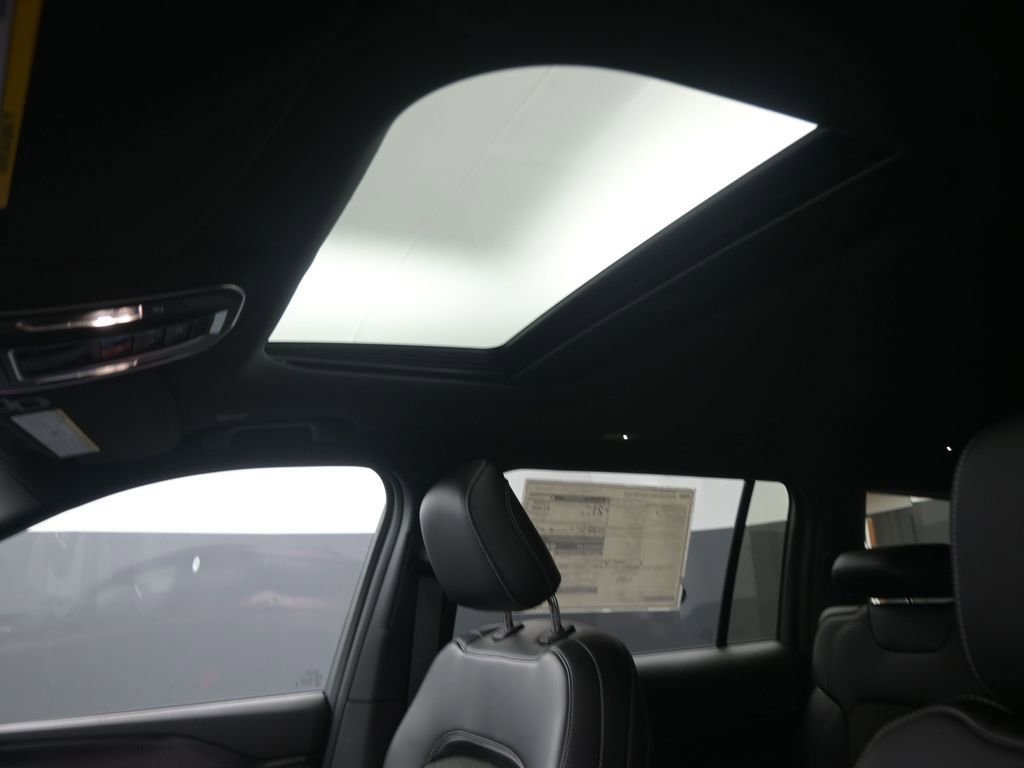 New 2025 Jeep Grand Cherokee L Altitude image 10