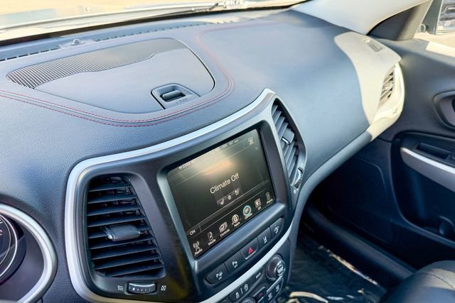 Used 2018 Jeep Cherokee Trailhawk w/ Quick Order Package 27L image 21