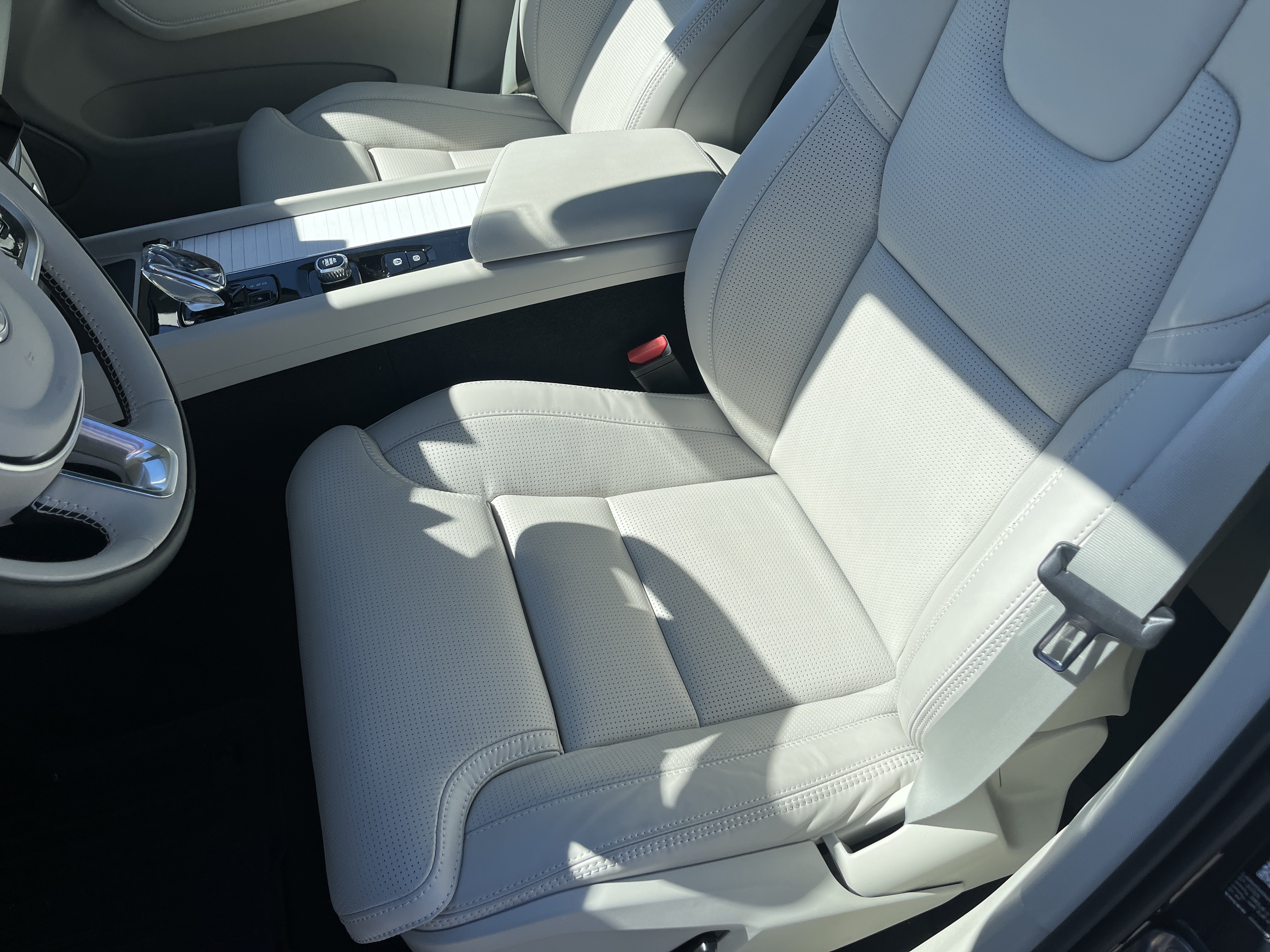 New 2026 Volvo XC60 T8 Ultra w/ Protection Package Premier AWD/4WD image 22