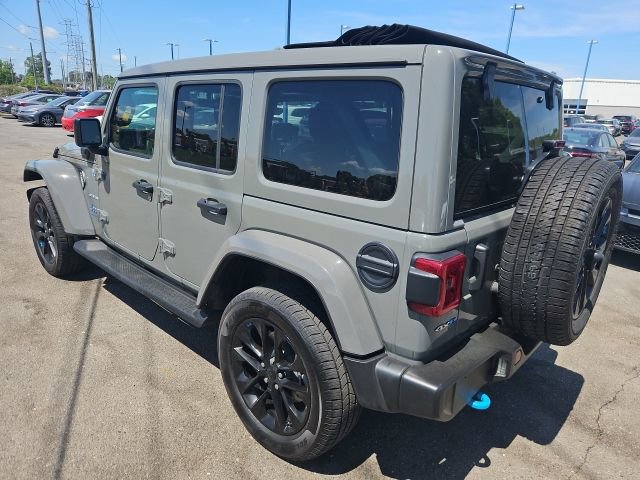 Used 2023 Jeep Wrangler Unlimited Sahara w/ Cold Weather Group image 9