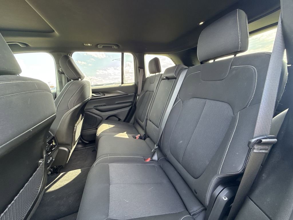 Used 2025 Jeep Grand Cherokee 4WD image 20