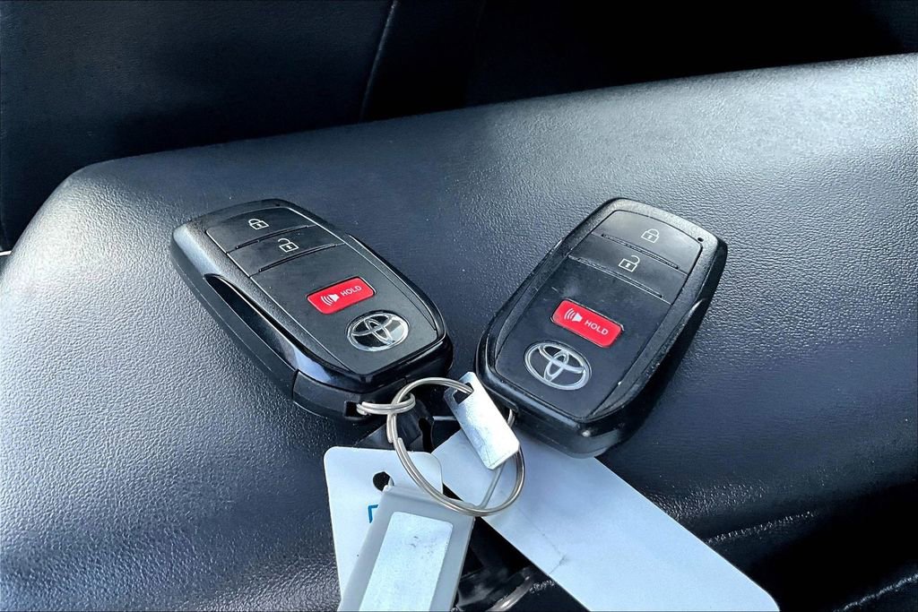 Used 2024 Toyota Prius XLE image 35