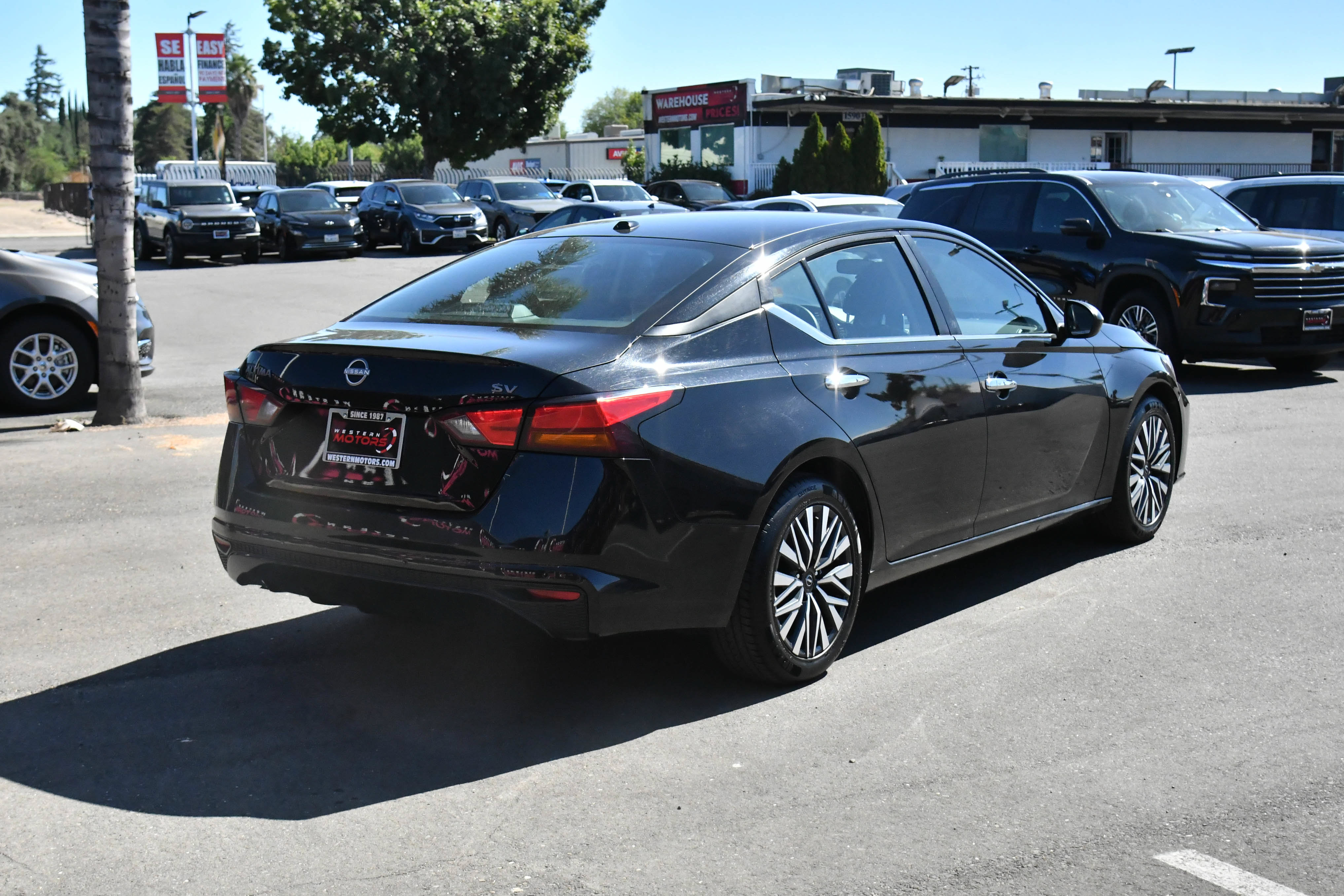 Used 2024 Nissan Altima 2.5 SV FWD image 8