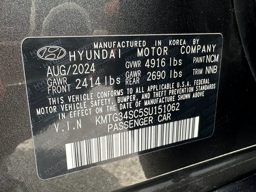 Used 2025 Genesis G70 2.5T AWD/4WD image 17