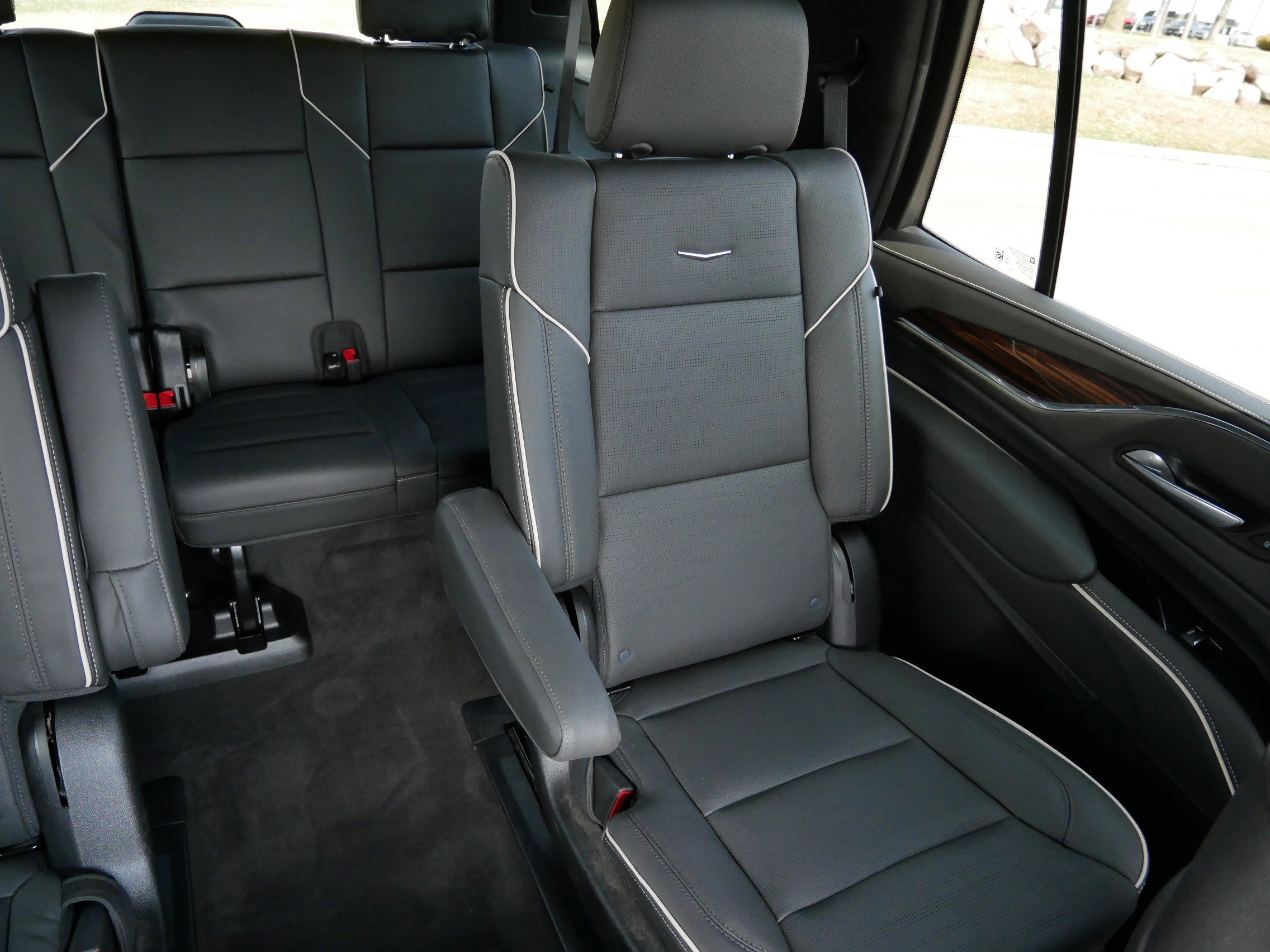 Certified 2024 Cadillac Escalade Premium Luxury image 14