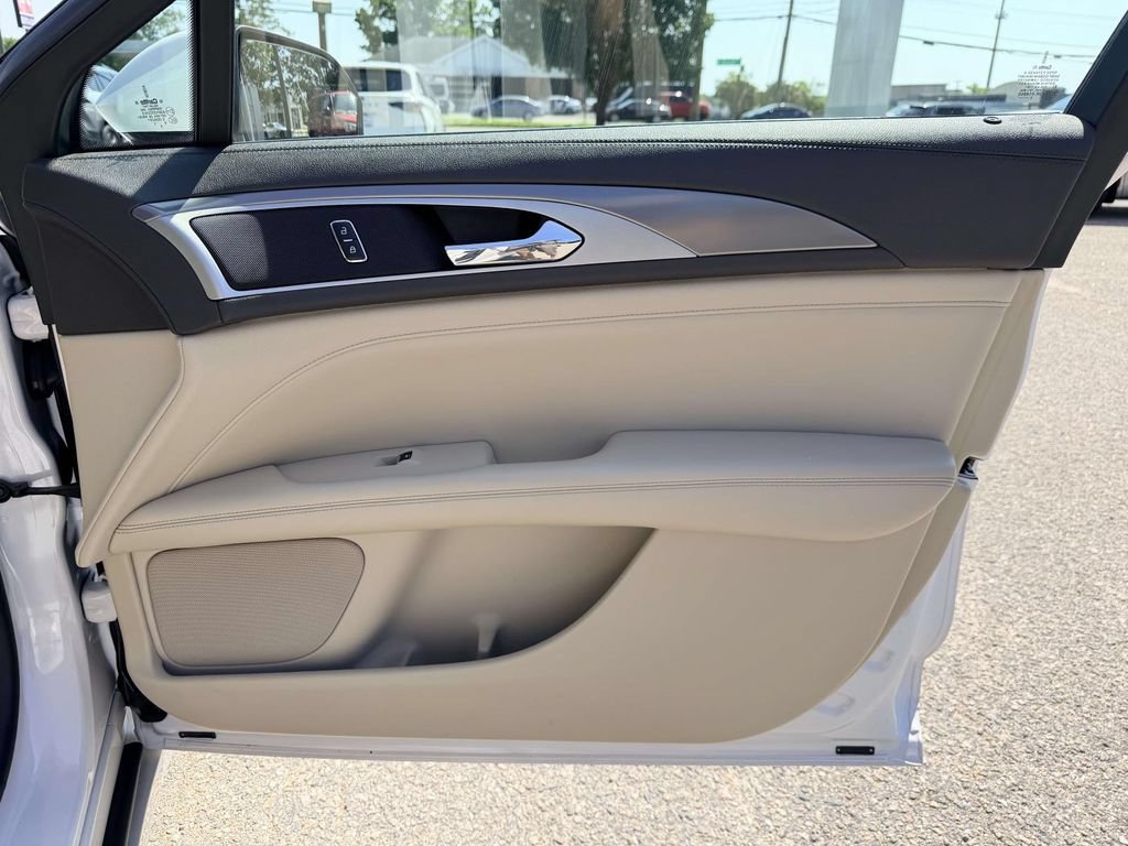 Used 2020 Lincoln MKZ w/ Convenience Package FWD image 11