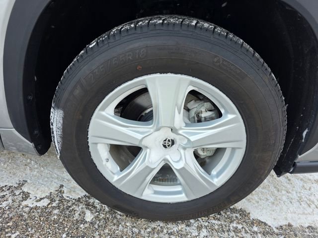 Used 2024 Toyota Highlander LE image 5