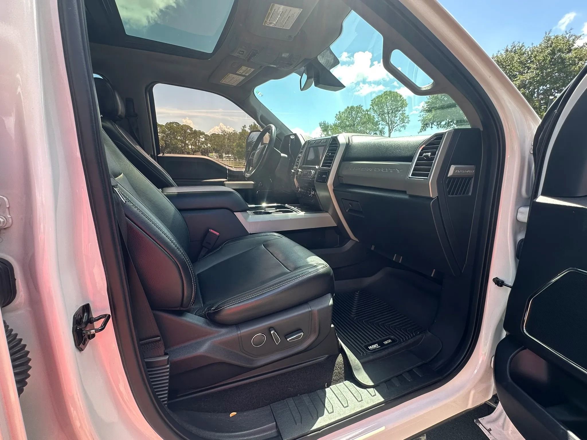 Used 2017 Ford F250 Lariat w/ Lariat Ultimate Package AWD/4WD image 20