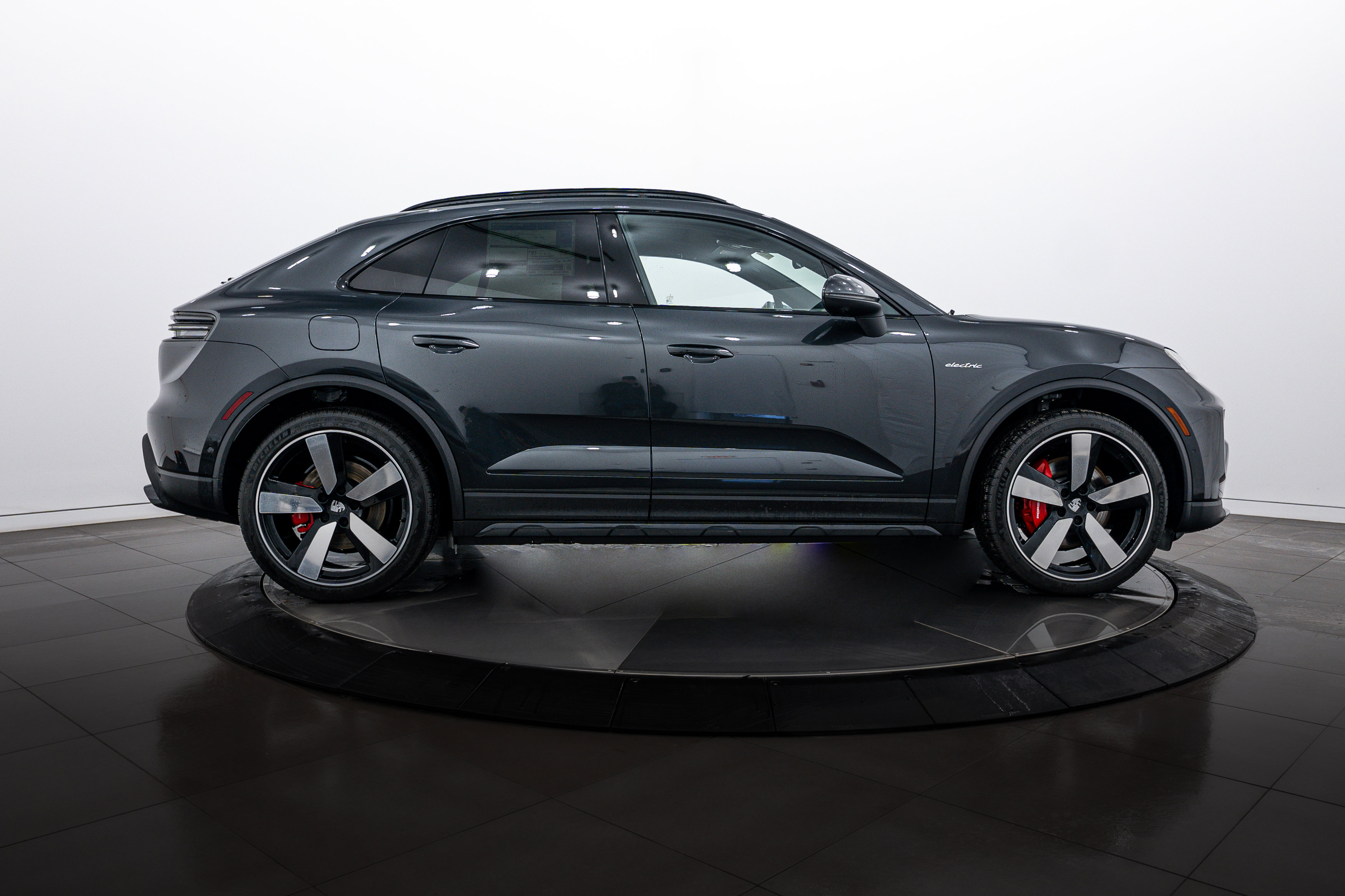 New 2025 Porsche Macan 4S Electric image 8