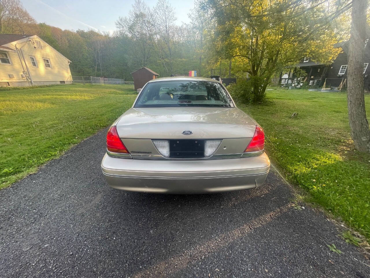 Used 2000 Ford Crown Victoria LX RWD image 4