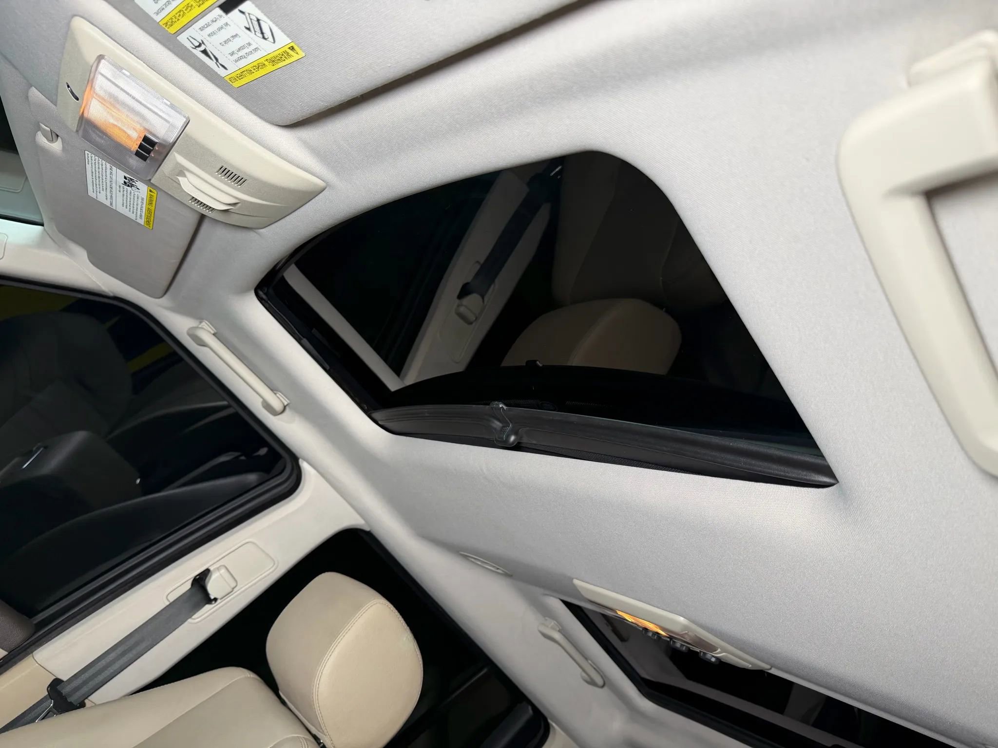 Used 2016 Land Rover LR4 HSE AWD/4WD image 24