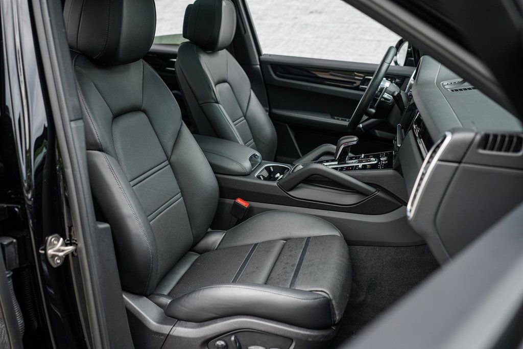 Used 2023 Porsche Cayenne Coupe w/ Premium Package image 23