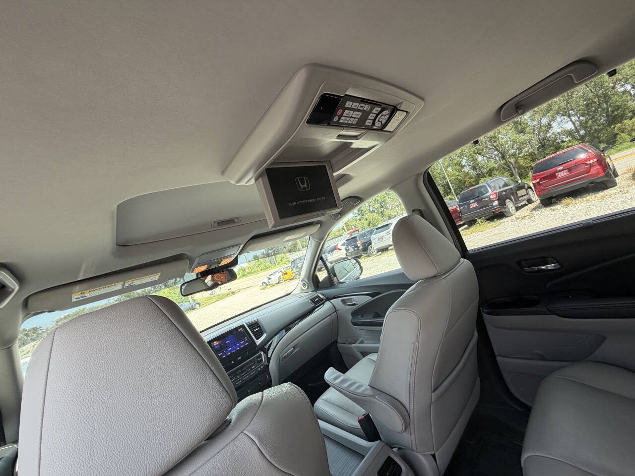 Used 2017 Honda Pilot Touring image 16