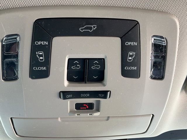 Used 2025 Toyota Sienna XLE FWD image 21