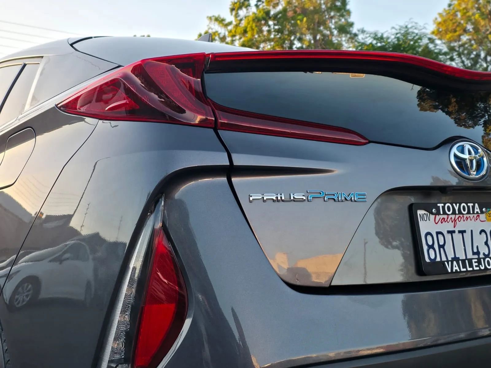 Used 2018 Toyota Prius Prime Premium image 12