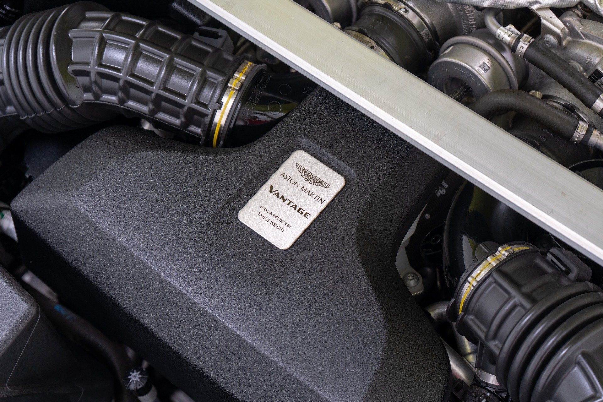 Used 2019 Aston Martin V8 Vantage Coupe RWD image 38