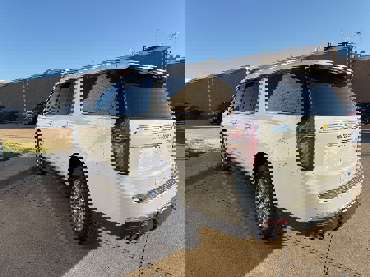 Used 2023 Chevrolet Suburban Premier image 7