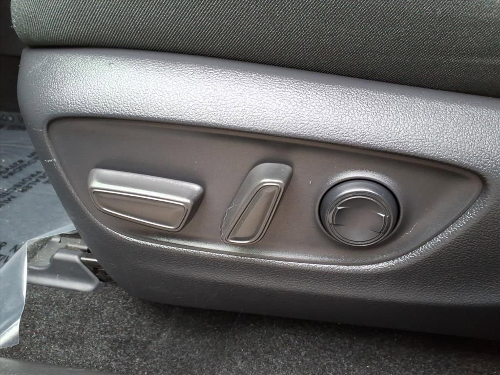 Used 2021 Toyota RAV4 XLE w/ Convenience Package image 17