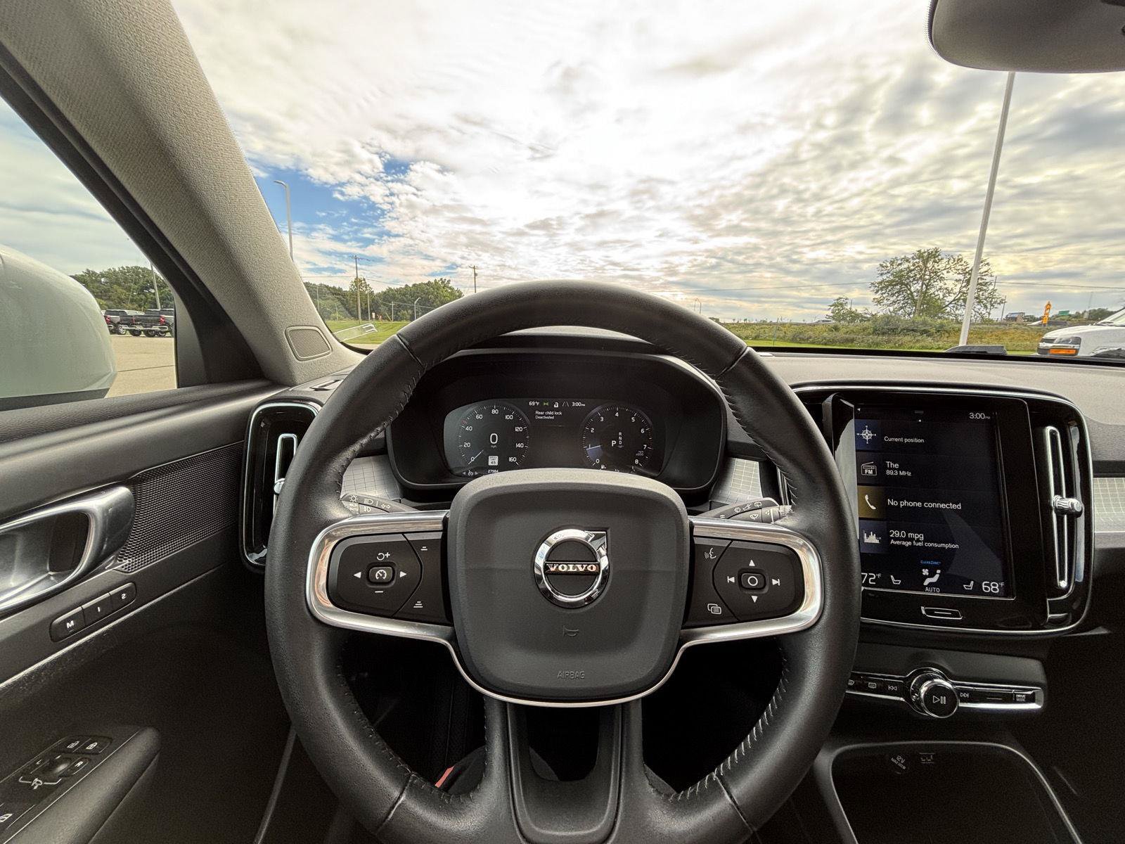 Used 2020 Volvo XC40 T5 Momentum w/ Protection Package Premier AWD/4WD image 26