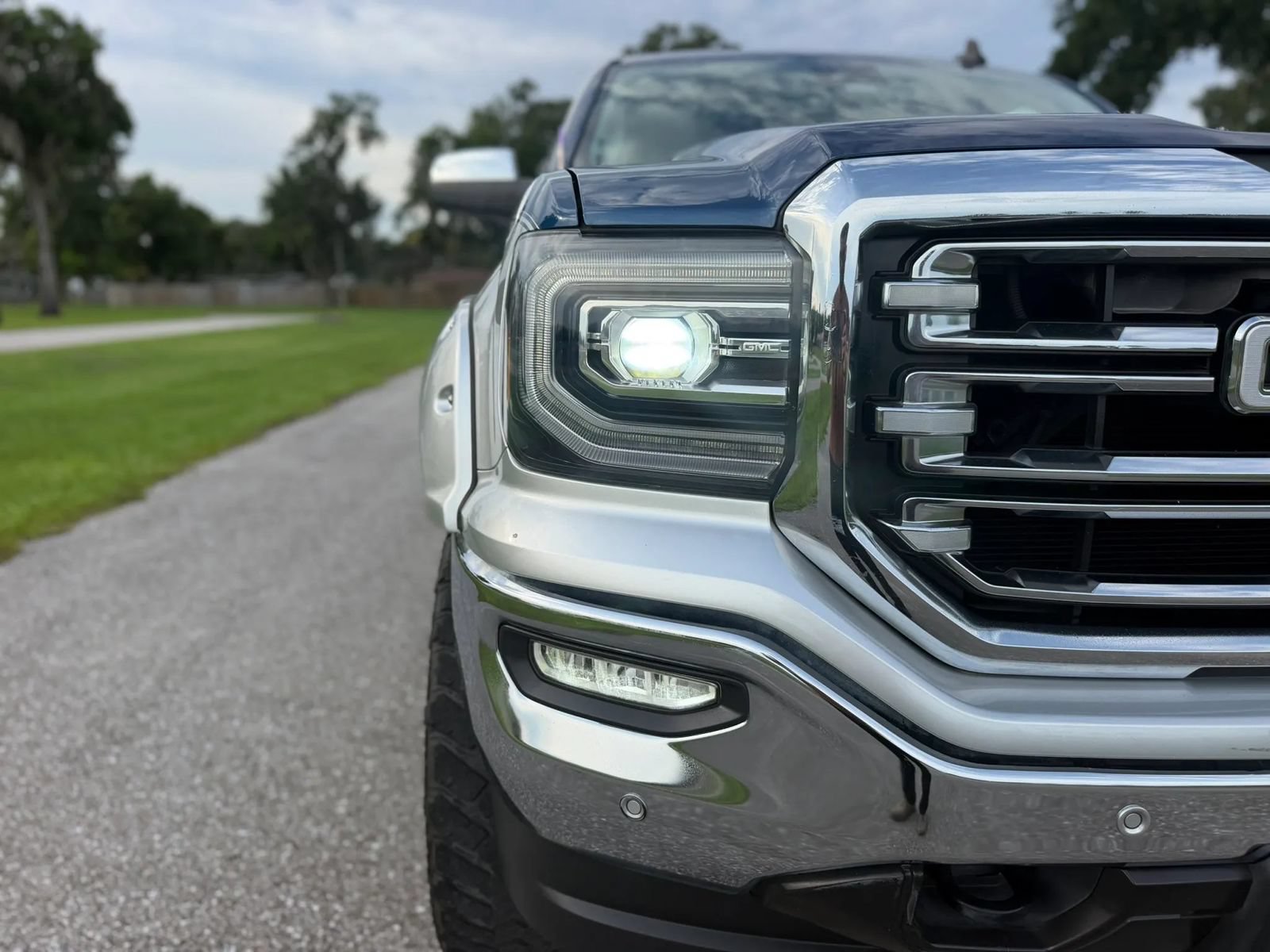 Used 2016 GMC Sierra 1500 SLT w/ Enhanced Driver Alert Package AWD/4WD image 28