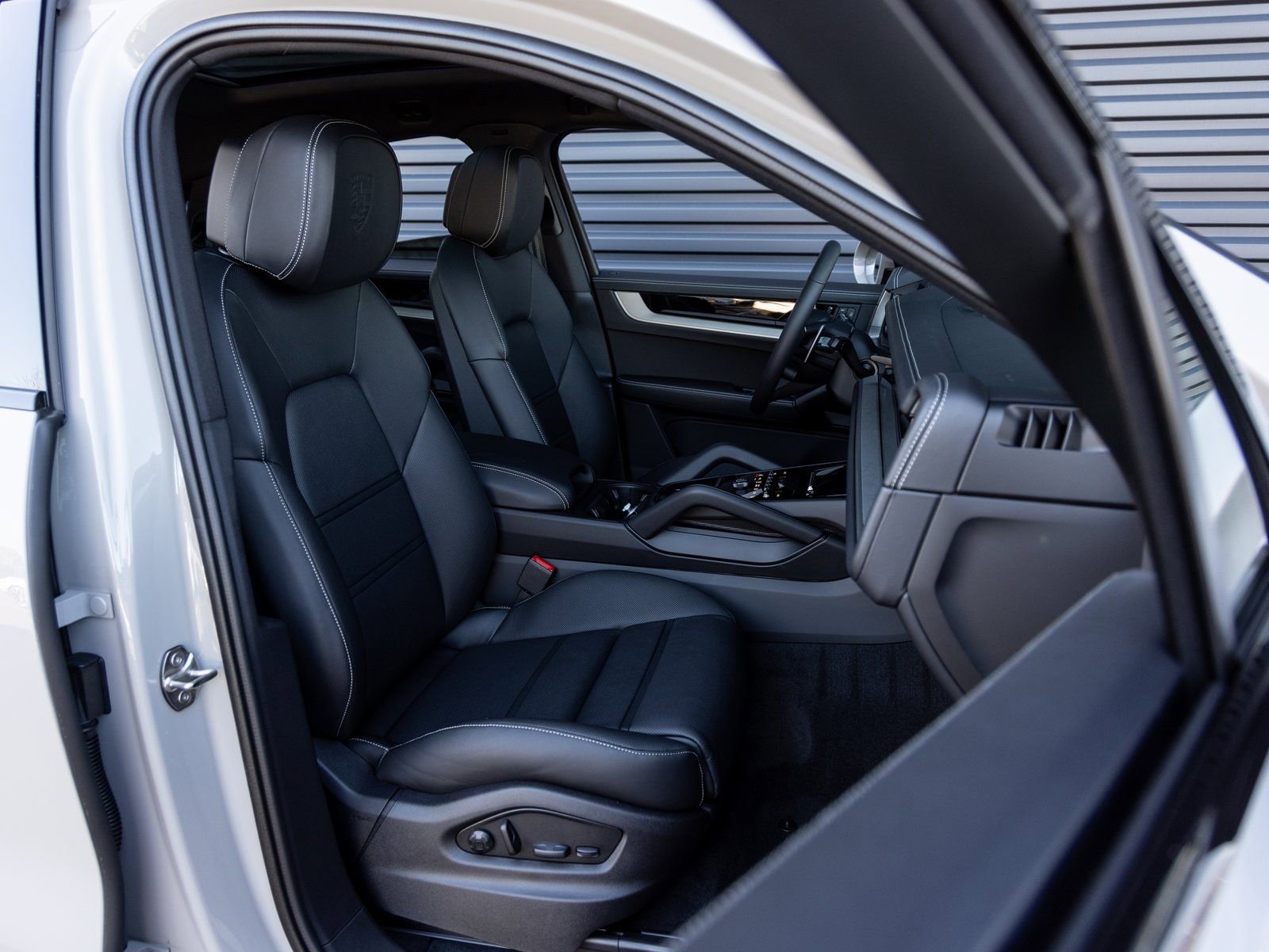 New 2026 Porsche Cayenne Coupe image 32