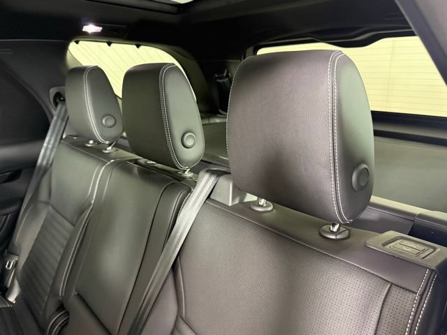 Certified 2025 Land Rover Discovery S AWD/4WD image 23