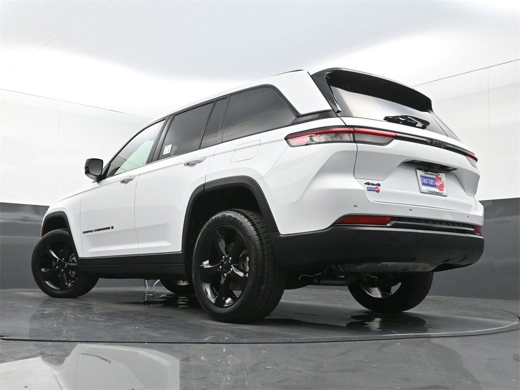 Used 2022 Jeep Grand Cherokee Altitude image 31