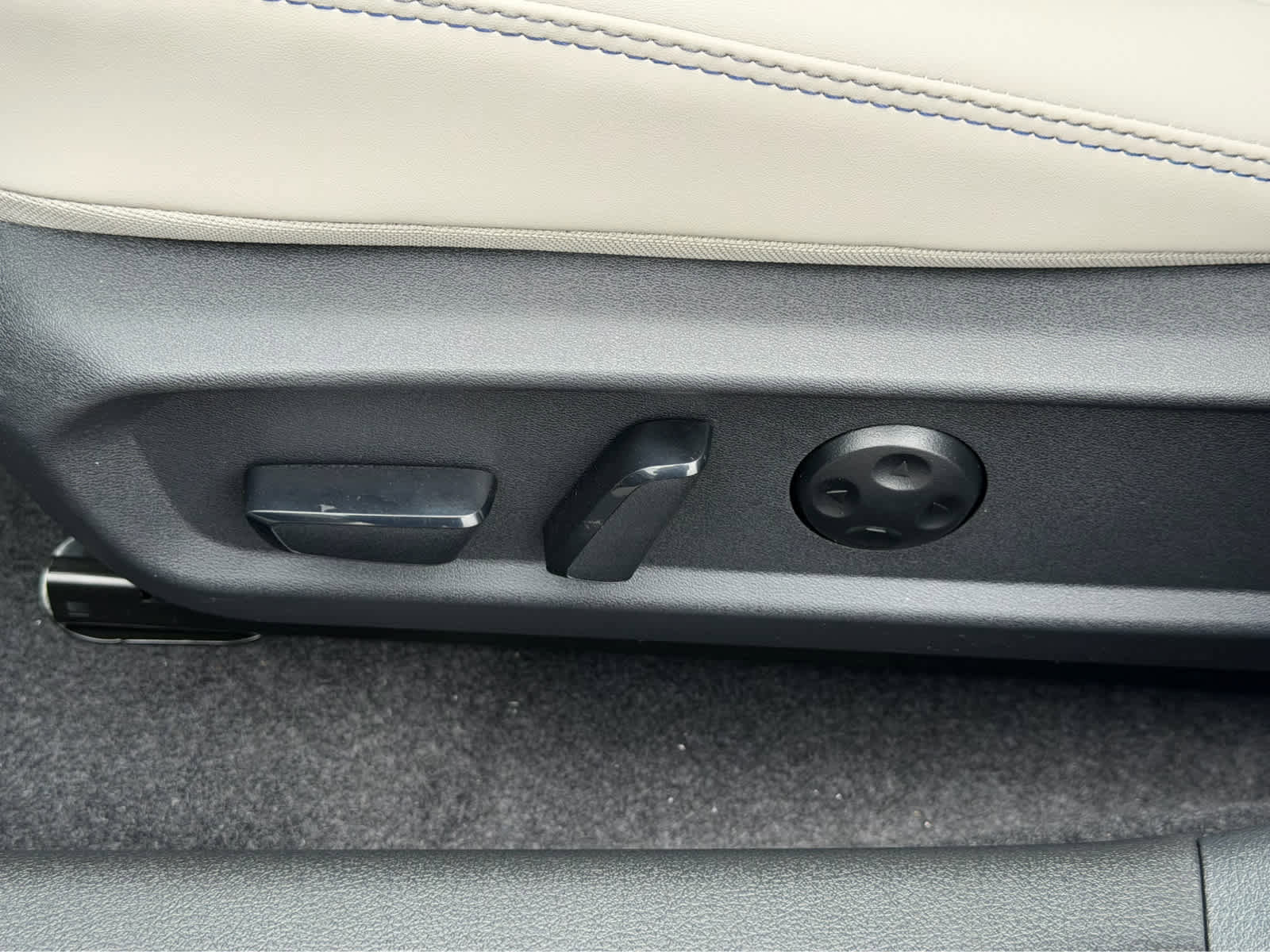 New 2026 Nissan Sentra SL FWD image 24