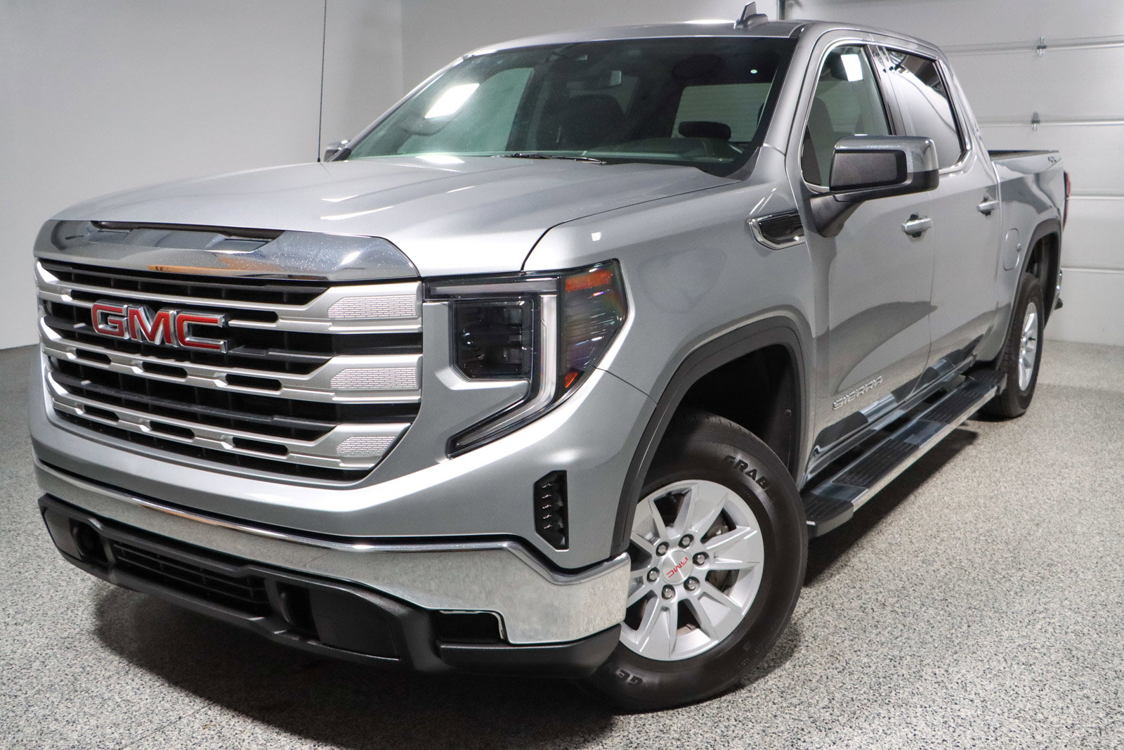 Used 2024 GMC Sierra 1500 SLE image 32
