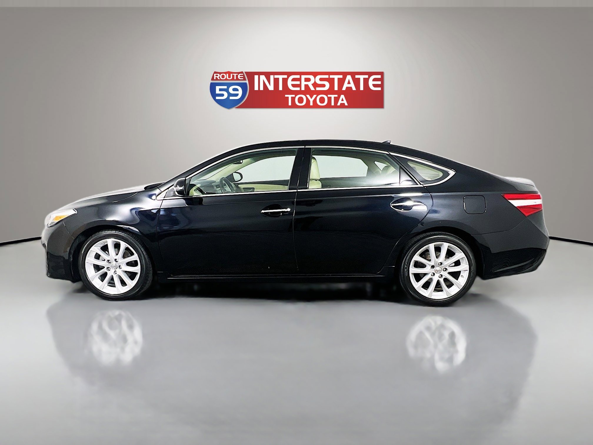 Used 2013 Toyota Avalon Limited FWD image 4
