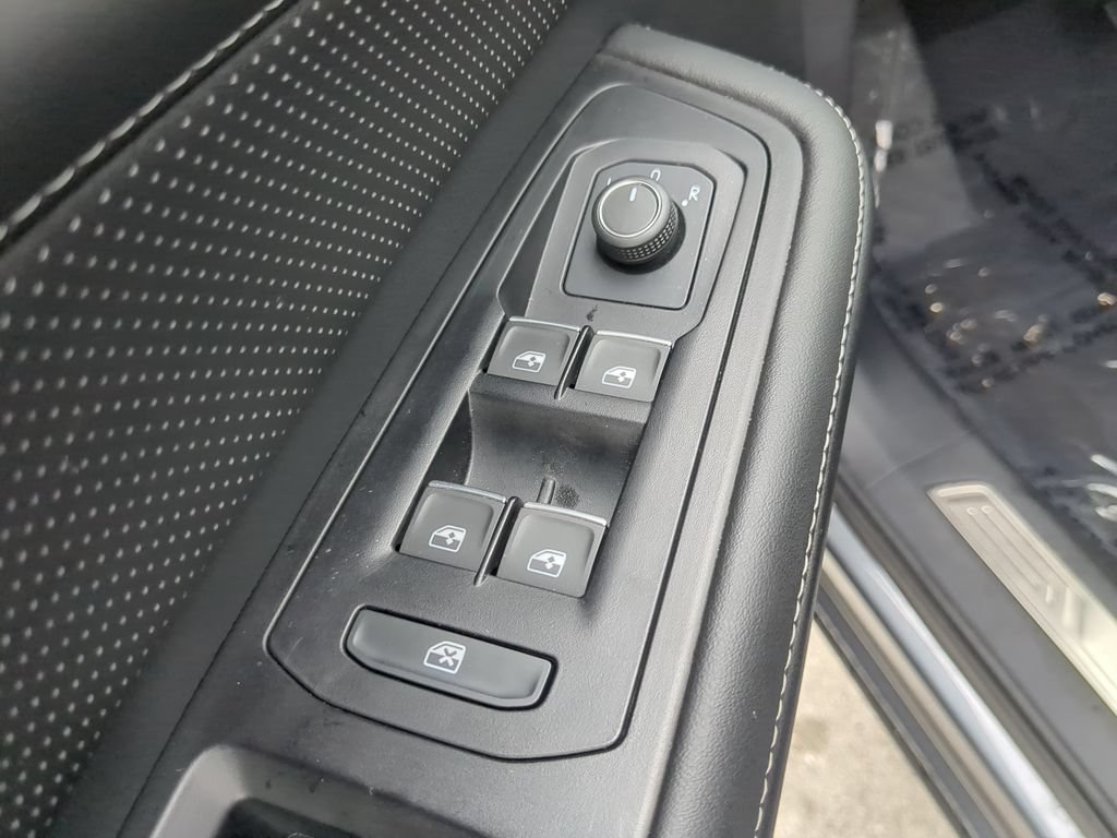 Certified 2024 Volkswagen Atlas Cross Sport SE FWD image 19