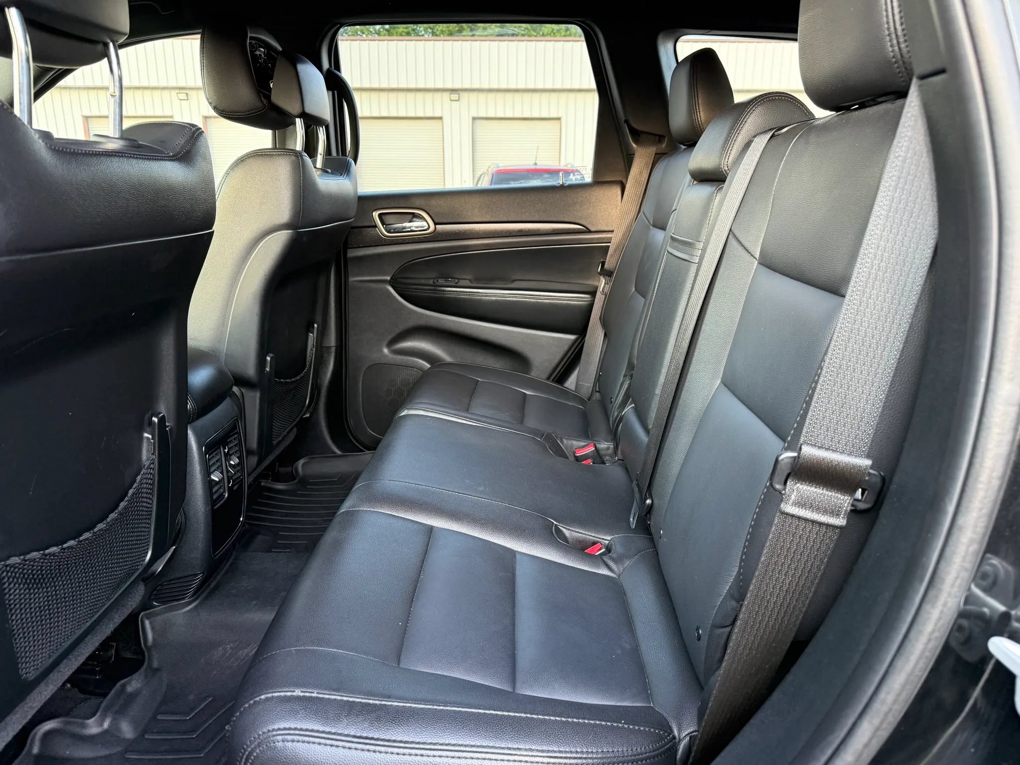 Used 2017 Jeep Grand Cherokee Laredo w/ Quick Order Package 23E AWD/4WD image 21