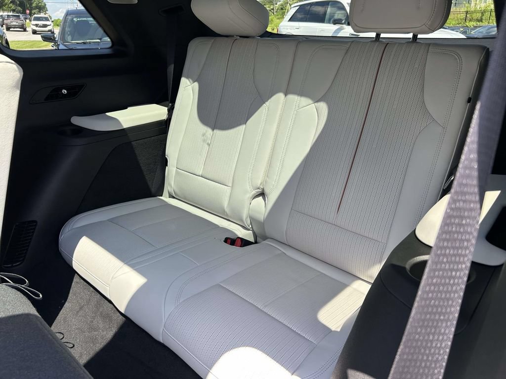New 2027 Cadillac Vistiq Luxury AWD/4WD image 12