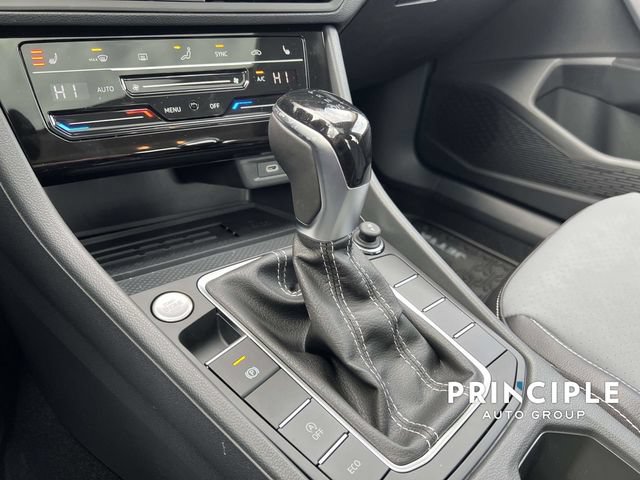 Used 2026 Volkswagen Jetta SE FWD image 25