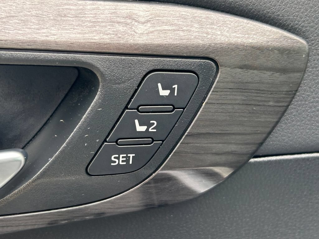 Used 2023 Toyota Highlander Platinum FWD image 28