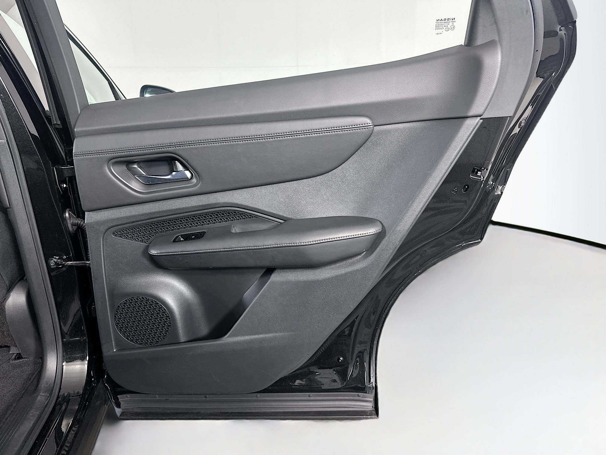 Used 2024 Nissan Ariya FWD image 30