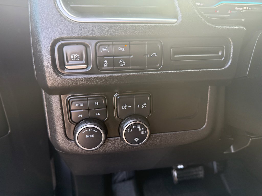 Used 2022 Chevrolet Tahoe Z71 image 11