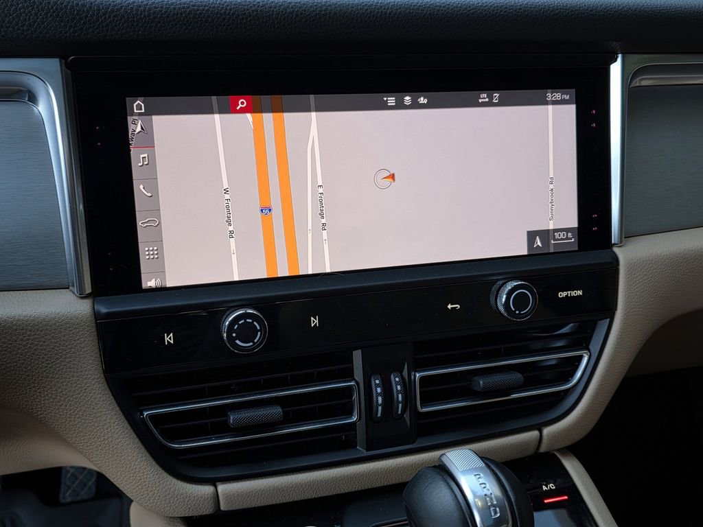 Used 2024 Porsche Macan image 7