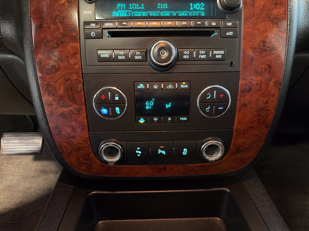 Used 2013 Chevrolet Suburban LT w/ Luxury Package AWD/4WD image 14