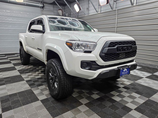 Used 2023 Toyota Tacoma SR5 AWD/4WD image 5