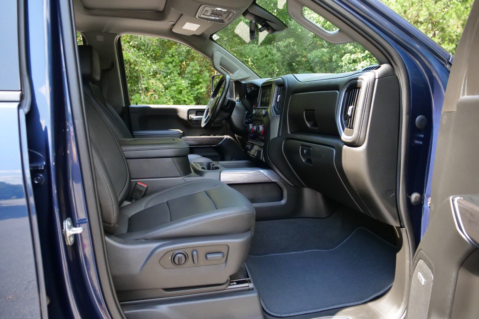 Used 2022 Chevrolet Silverado 2500 LTZ w/ LTZ Plus Package AWD/4WD image 47
