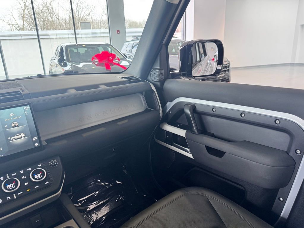 Used 2023 Land Rover Defender 110 S image 36