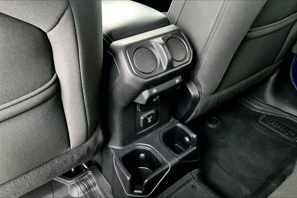 Used 2018 Jeep Wrangler Unlimited Sahara image 28
