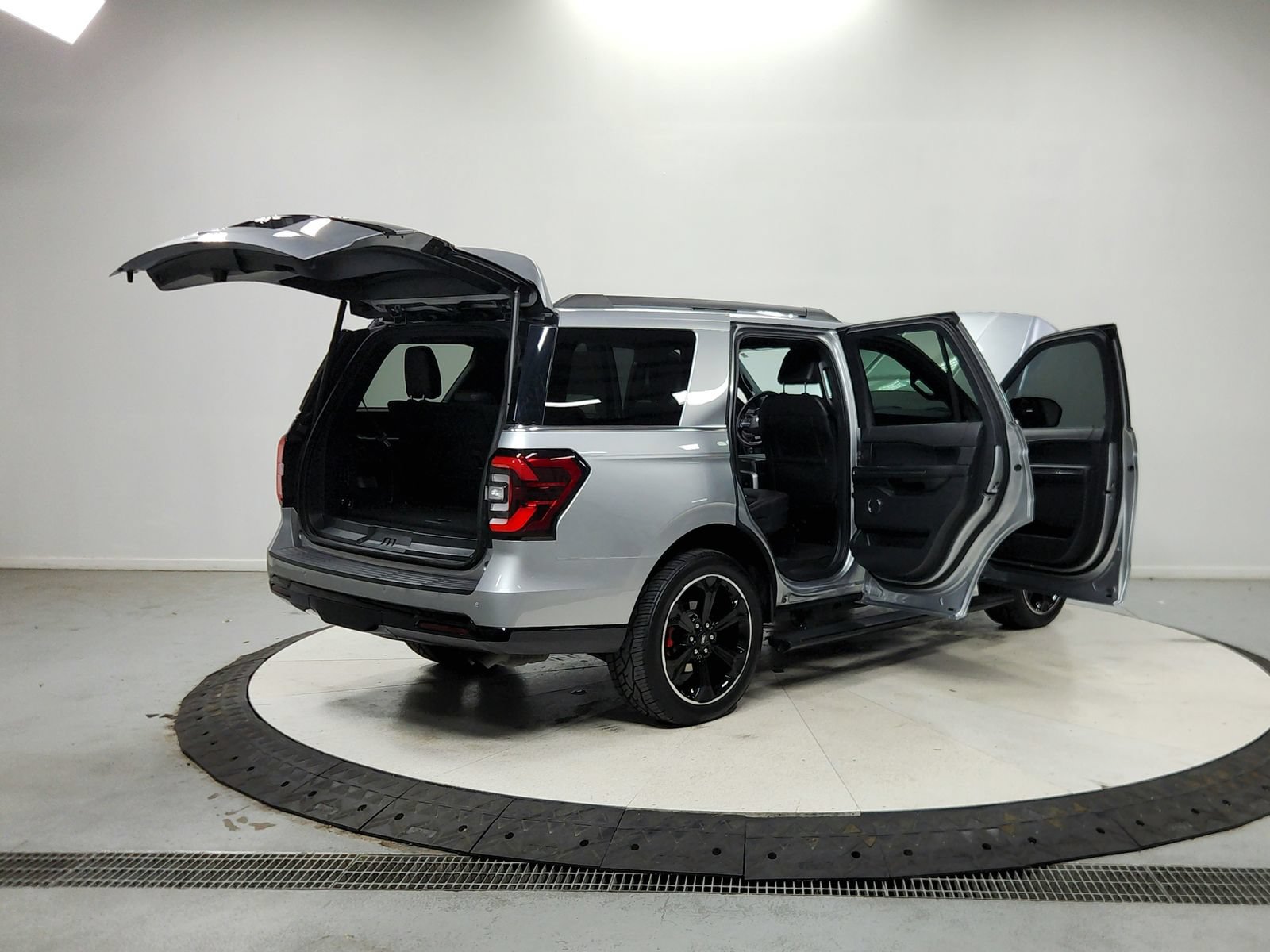 Used 2024 Ford Expedition Limited RWD image 16
