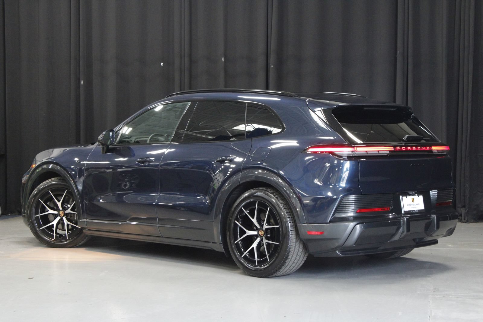 Used 2026 Porsche Cayenne Electric AWD/4WD image 3